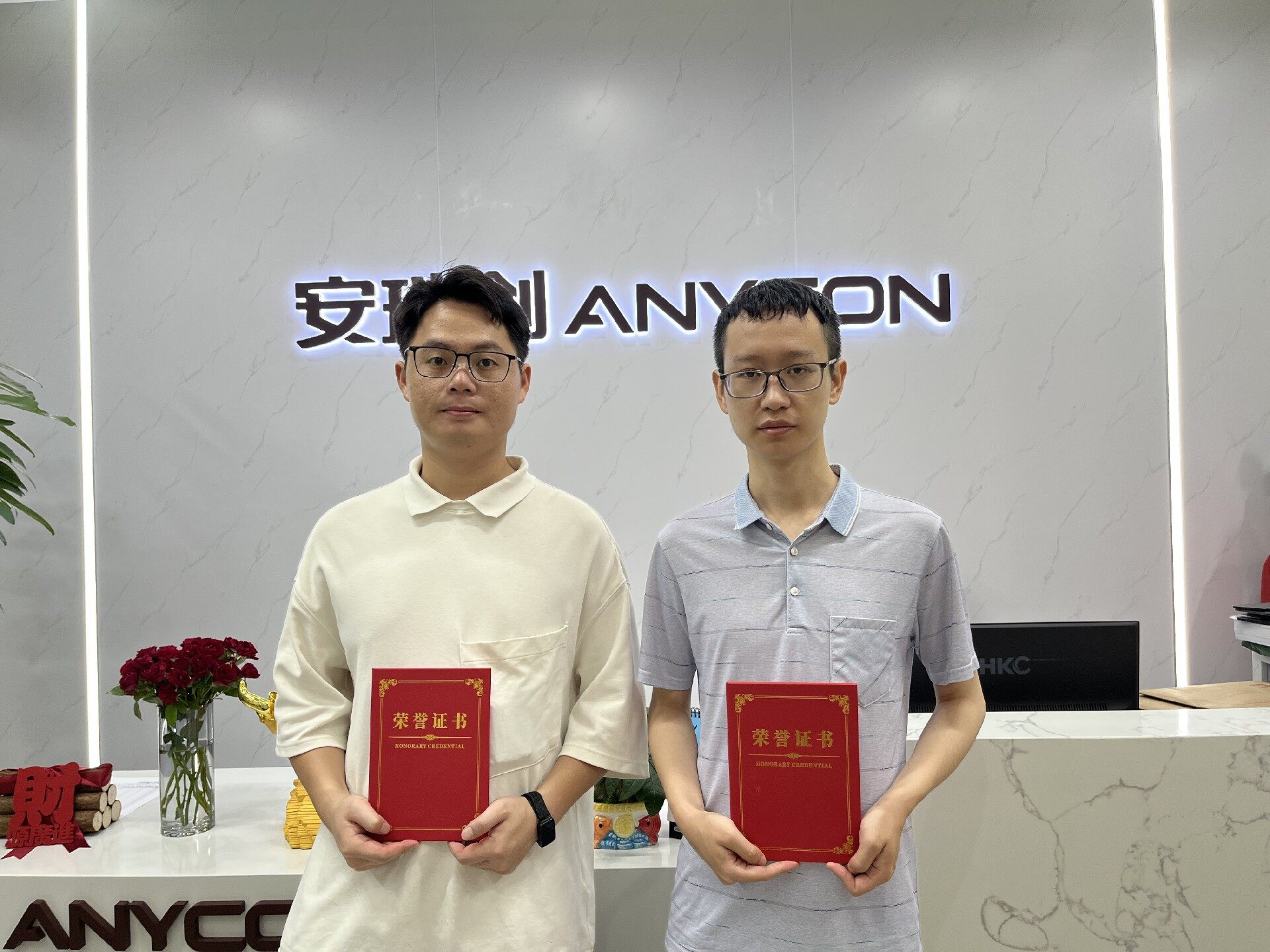1754980478173163.jpg 第二季度优秀之星照片.jpg